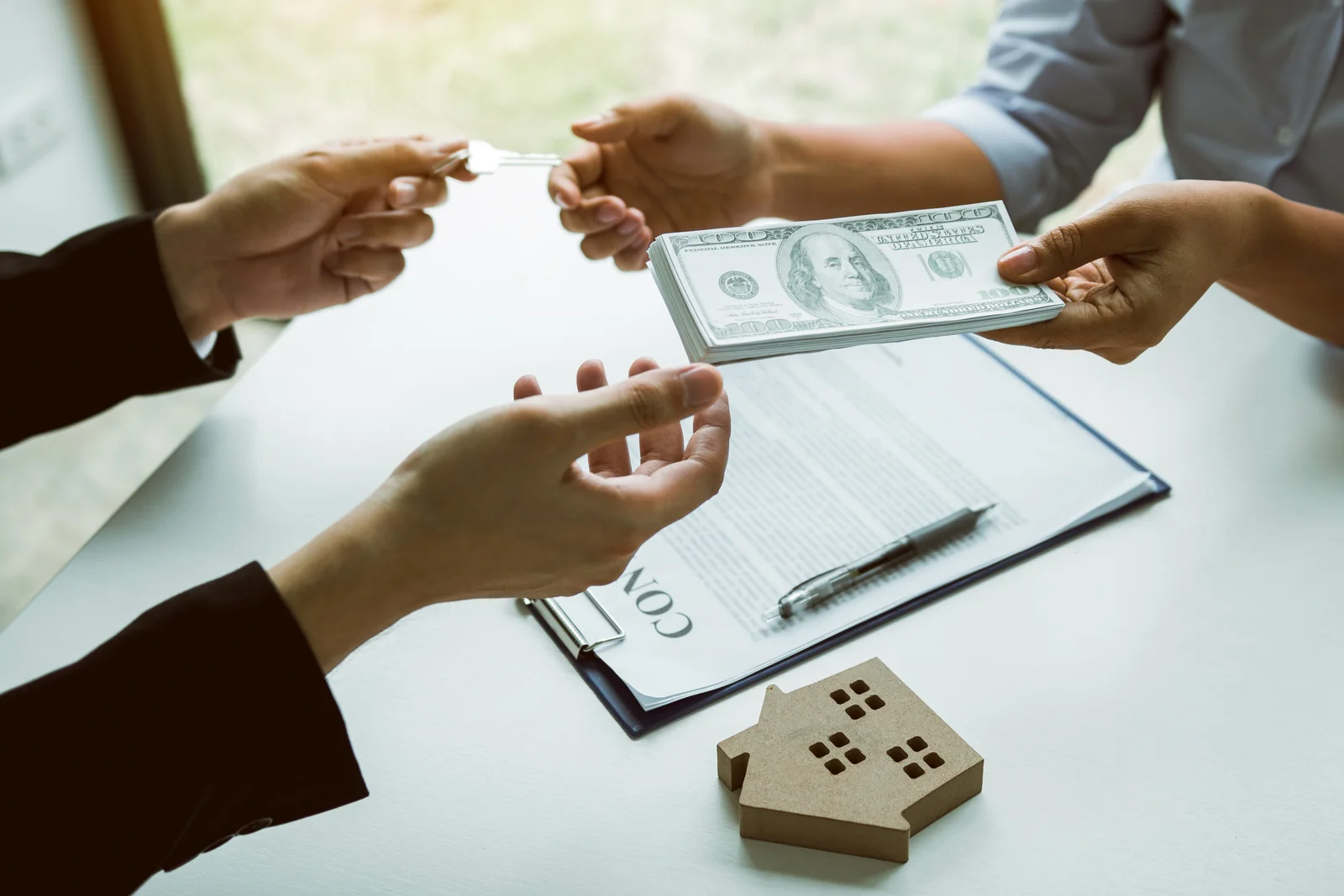 Real estate investors are exchanging with investors being filing cash at the agent   s hand