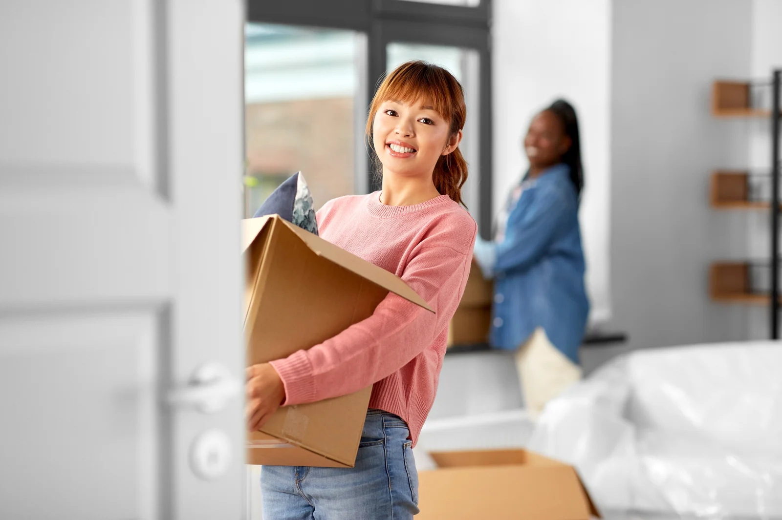 happy-smiling-women-with-boxes-at-new-home--women-with-boxes-moving-to-new-home-1767014501251.webp